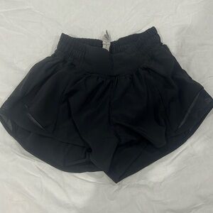 Size 0 hotty hots 2 inch black shorts